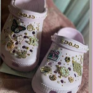 Female crocs jubilee